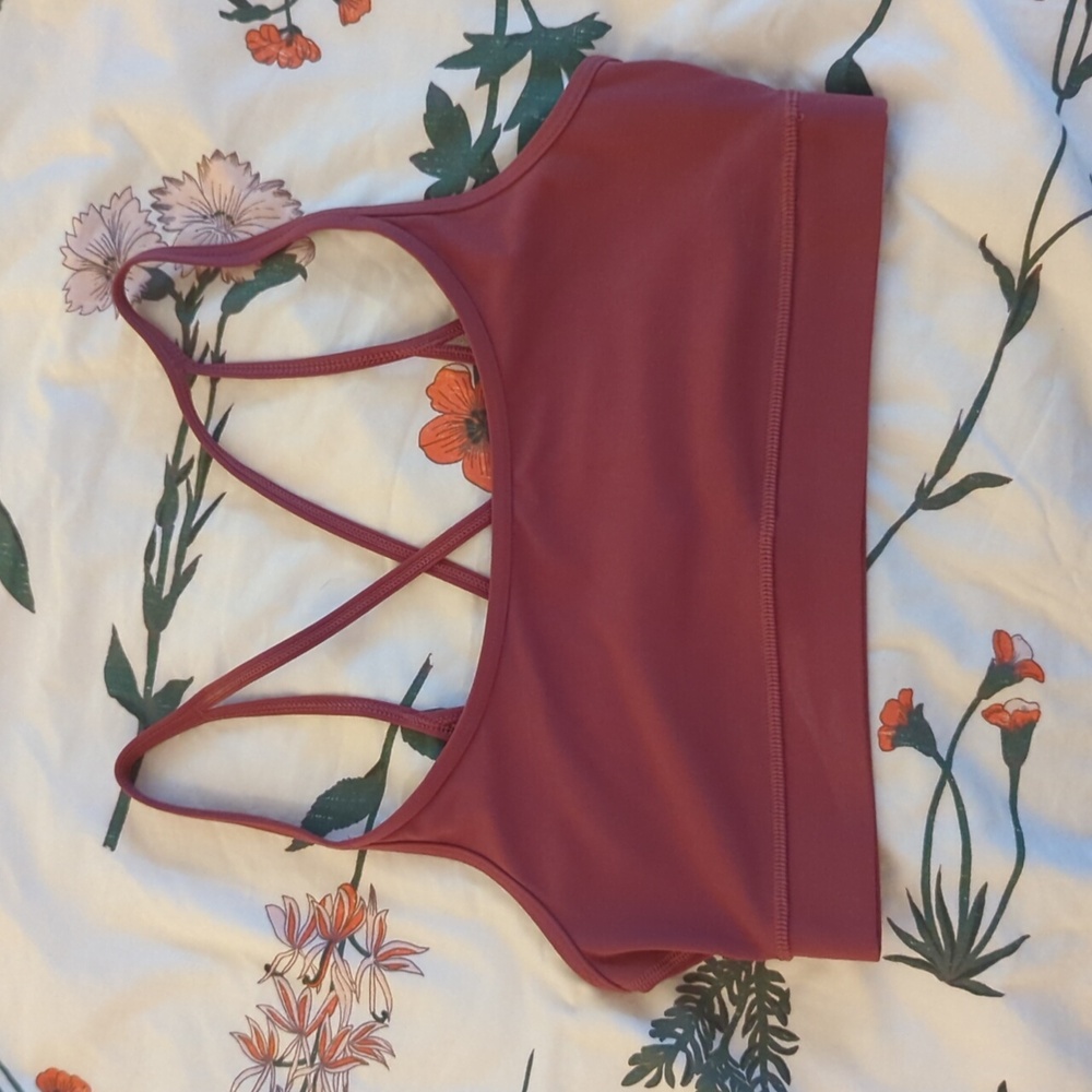 Vuori Sports Bra with Cross Back Straps